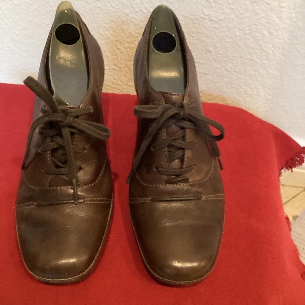 Women’s Clark’s Shoes Size 6M